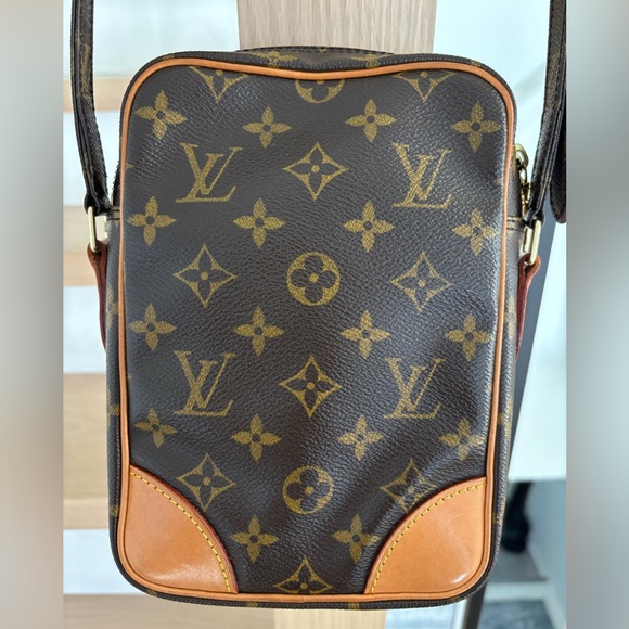Louis Vuitton Amazone Crossbody - Picture 5 of 12